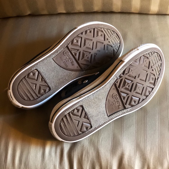 Converse Low Top Black and White Size 2 - Picture 5 of 6